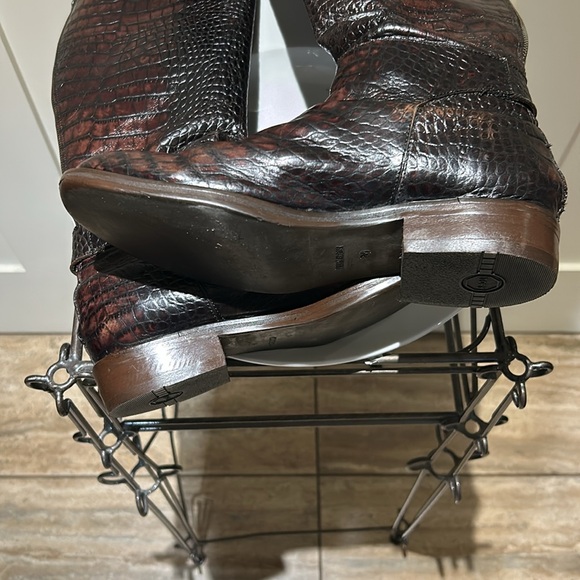 Faux croc brown riding boot. Size 39. Just re-sold. Back entry zipper. - Picture 5 of 6